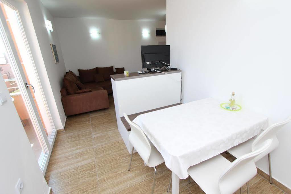 רוביני Apartments Hanna מראה חיצוני תמונה